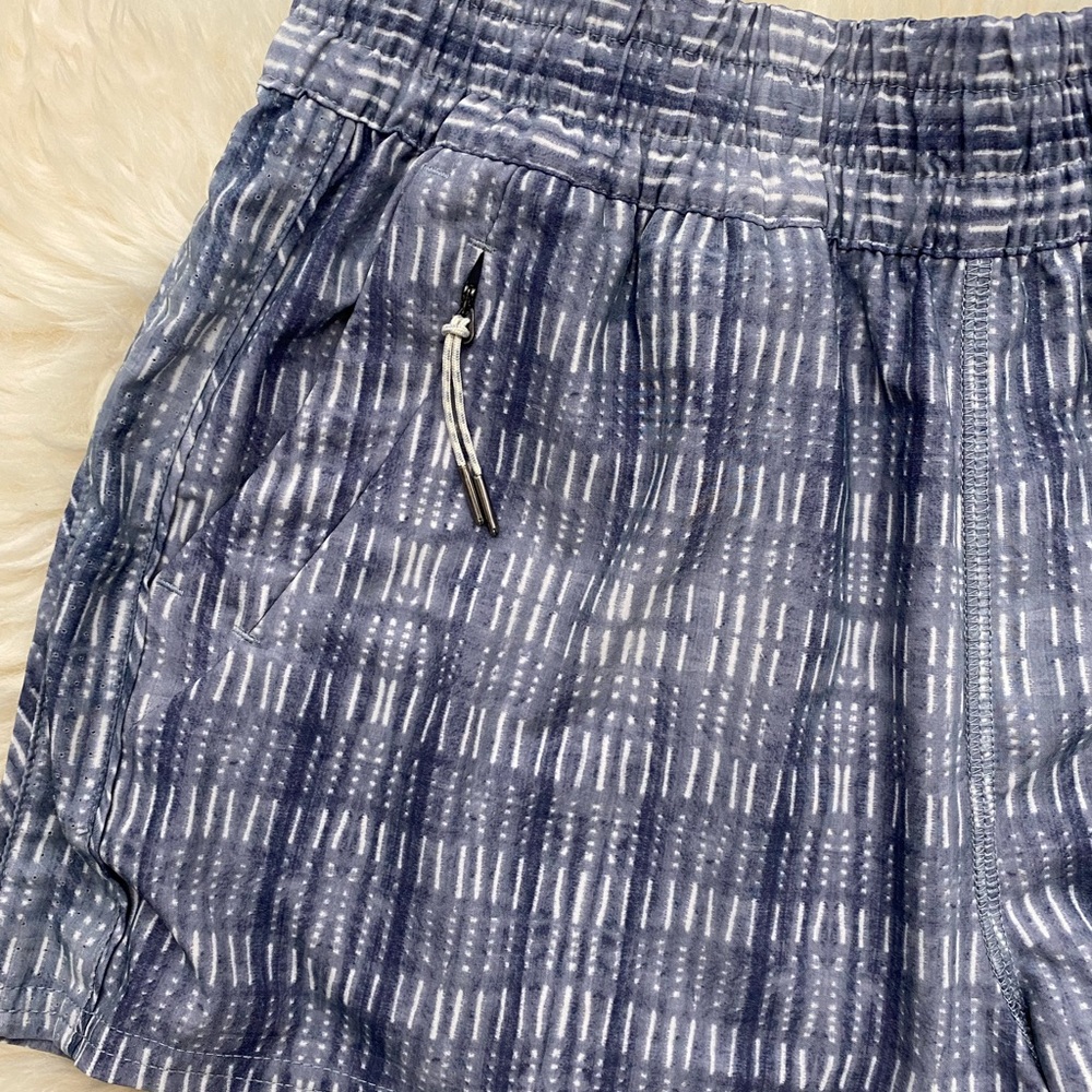 Vuori Women's Blue Patterned Athletic Shorts - Picture 2 of 4